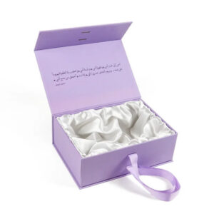 Stijve lavendelkleurige Moederdag-geschenkdoos met satijnen voering