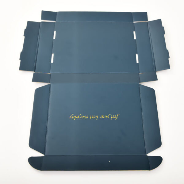 Luxury Apparel Mailer Packaging Box with Gold Foil Logo