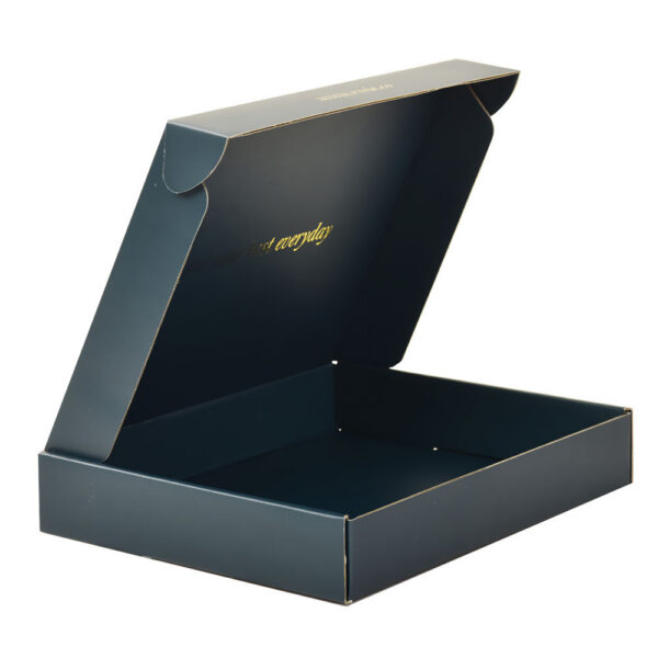 Luxury Apparel Mailer Packaging Box with Gold Foil Logo