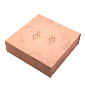 Cadeaudoos voor huidverzorgingsproducten met perzikkleurige foliedruk en magnetische sluiting