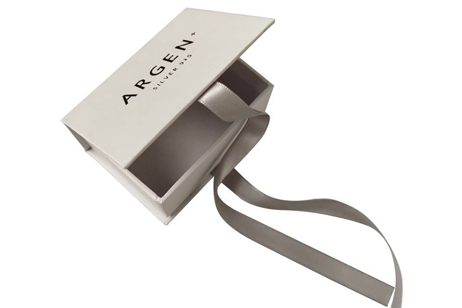 Papieren geschenkdoos met eigen logo
