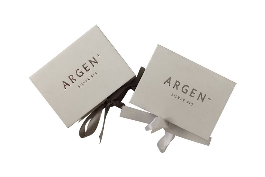 Papieren geschenkdoos met eigen logo