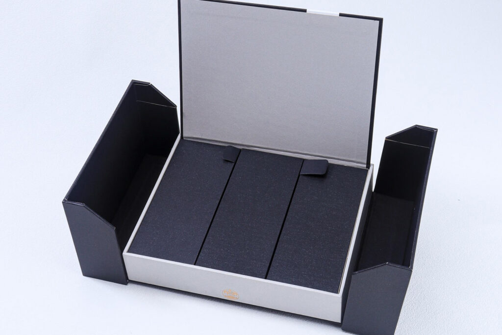 Op maat gemaakte zwarte geschenkdoos met magnetische sluiting