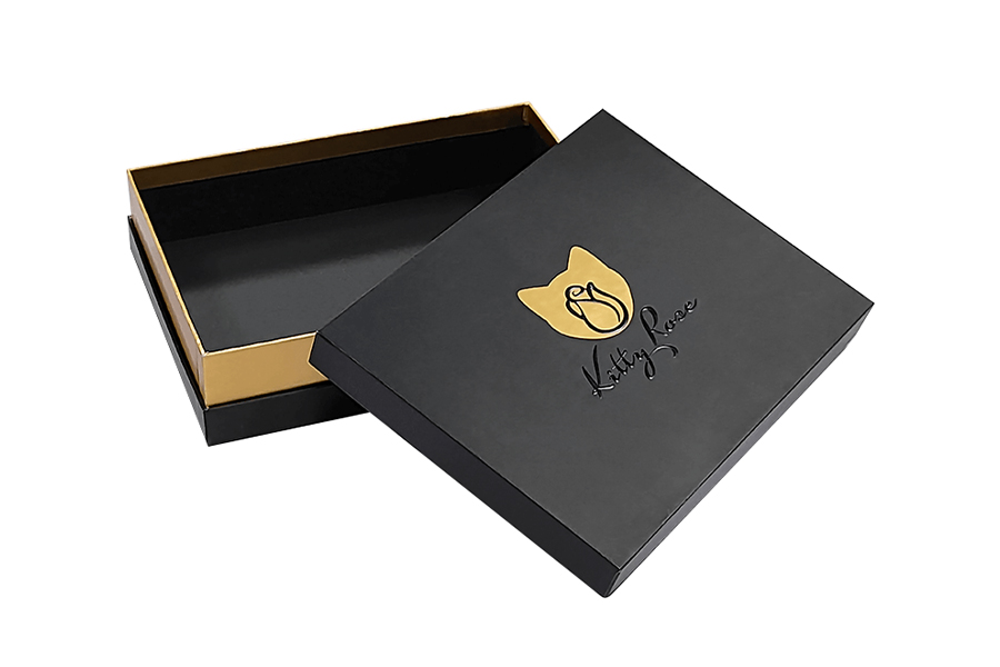 Op maat gemaakte, stevige doos met matte afwerking en een logo in goudfolie