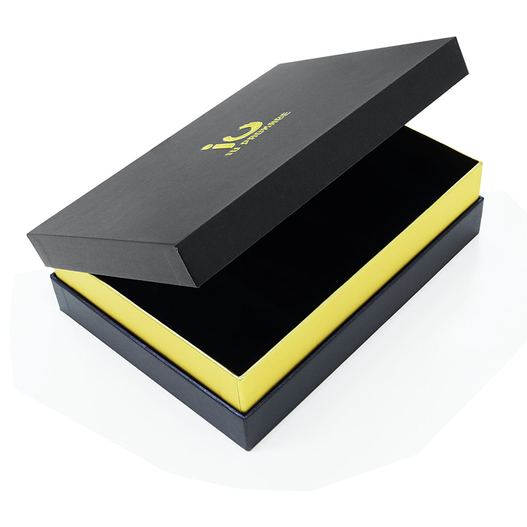 Elegante en luxueuze geschenkdoos van stevig karton met schouder- en halsuitsparing