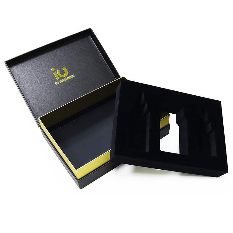 Elegante en luxueuze geschenkdoos van stevig karton met schouder- en halsuitsparing